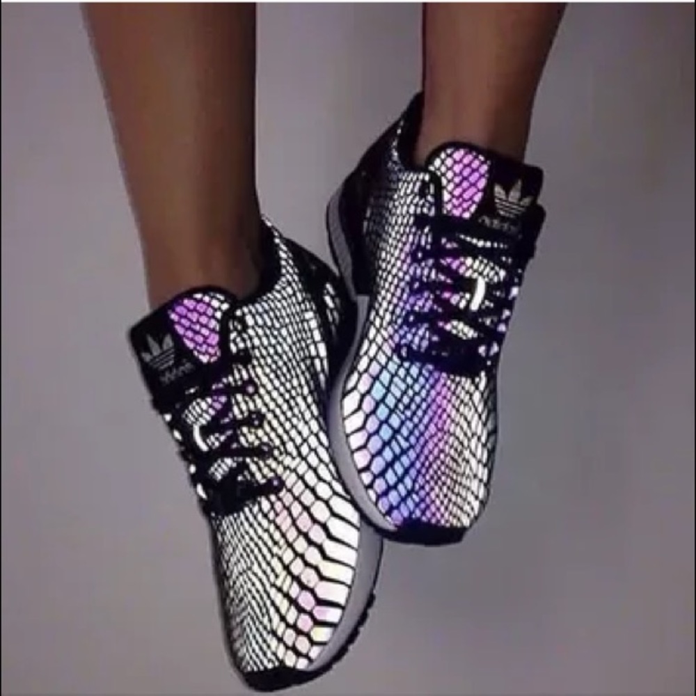 Reflective Sneakers Changes colors like Chameleon
